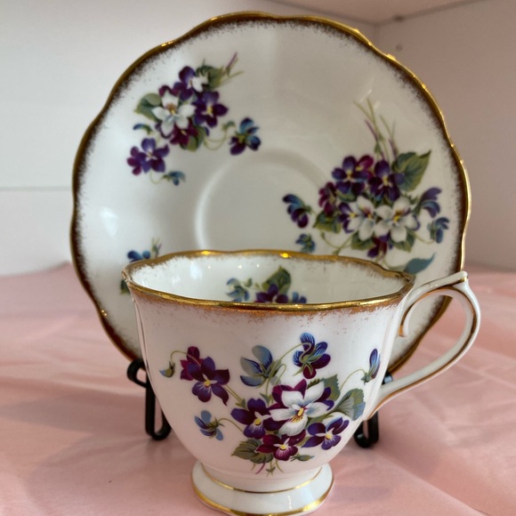 EUC Vtg Royal Albert Teacup and Saucer in the Pattern “Violets for Love” - Picture 6 of 8